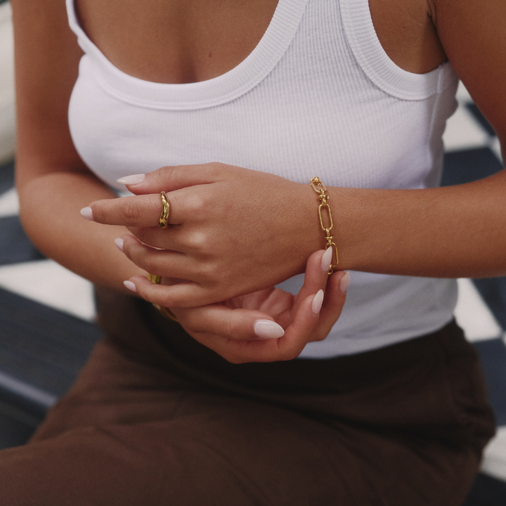 CURVED RING - GOLD
