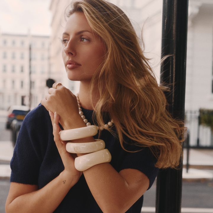 ALMOND SCULPT BANGLE