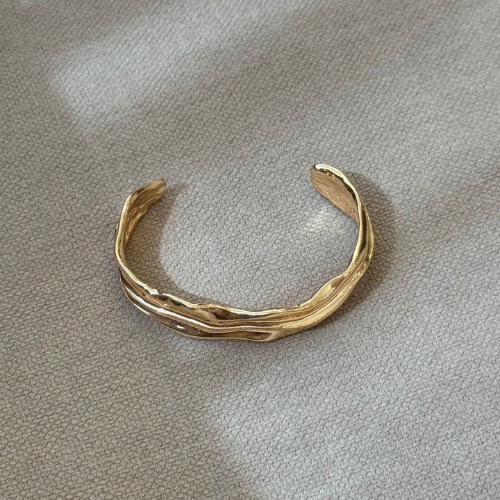 GOLD TEXTURED OPEN BRACELET