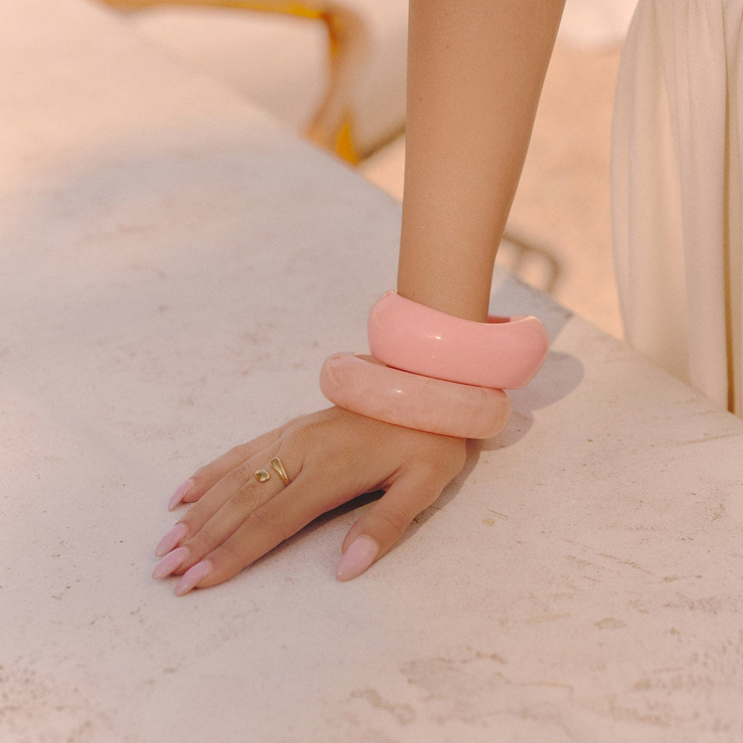 STRAWBERRY SCULPT BANGLE
