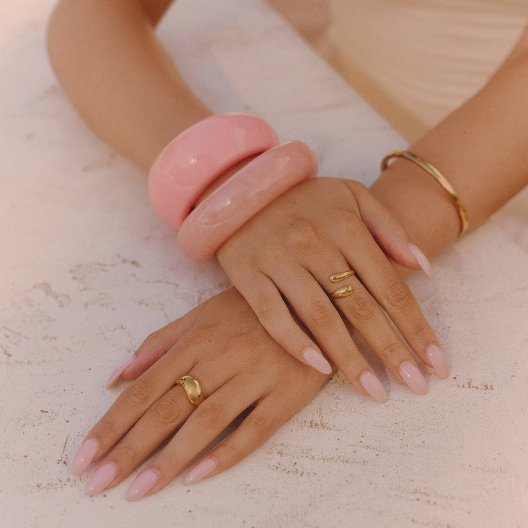 STRAWBERRY SCULPT BANGLE